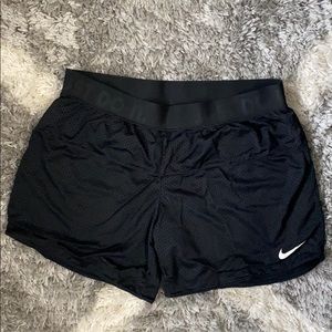 Reversible mesh Nike shorts 5’